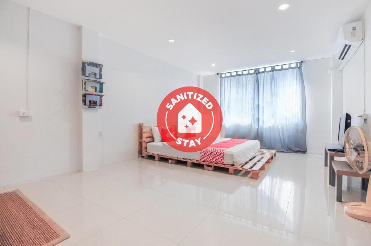בנגקוק Oyo 421 Guyasuka Hostel & Cafe מראה חיצוני תמונה