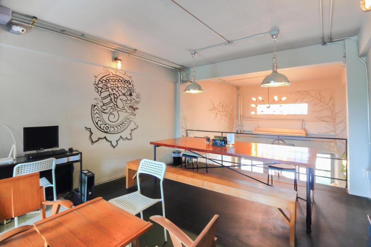 בנגקוק Oyo 421 Guyasuka Hostel & Cafe מראה חיצוני תמונה