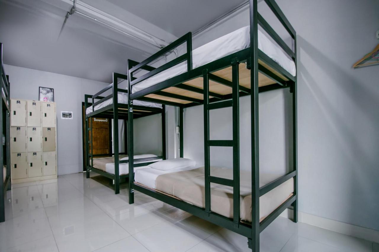 בנגקוק Oyo 421 Guyasuka Hostel & Cafe מראה חיצוני תמונה