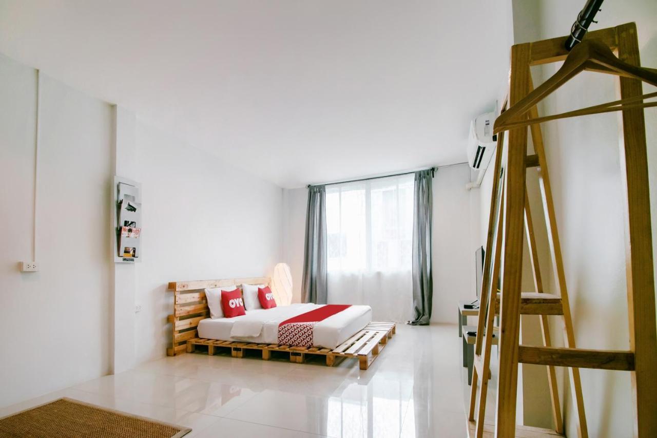 בנגקוק Oyo 421 Guyasuka Hostel & Cafe מראה חיצוני תמונה