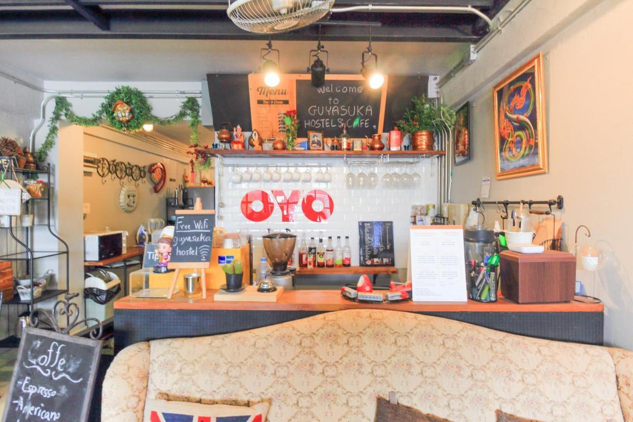 בנגקוק Oyo 421 Guyasuka Hostel & Cafe מראה חיצוני תמונה