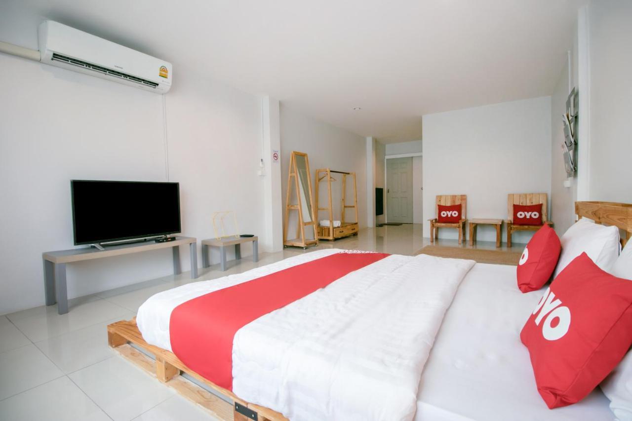 בנגקוק Oyo 421 Guyasuka Hostel & Cafe מראה חיצוני תמונה