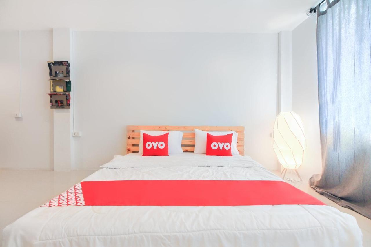 בנגקוק Oyo 421 Guyasuka Hostel & Cafe מראה חיצוני תמונה