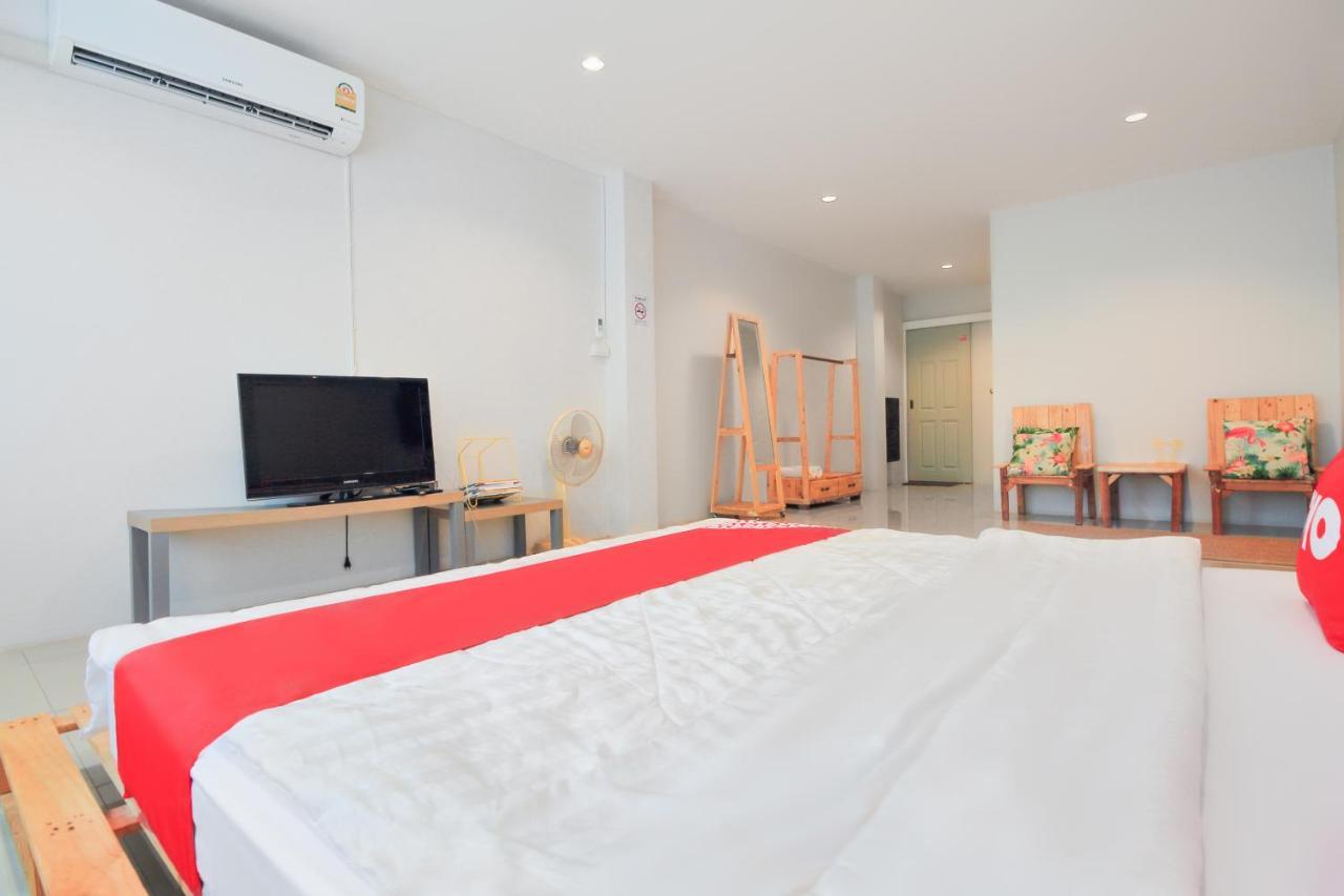 בנגקוק Oyo 421 Guyasuka Hostel & Cafe מראה חיצוני תמונה