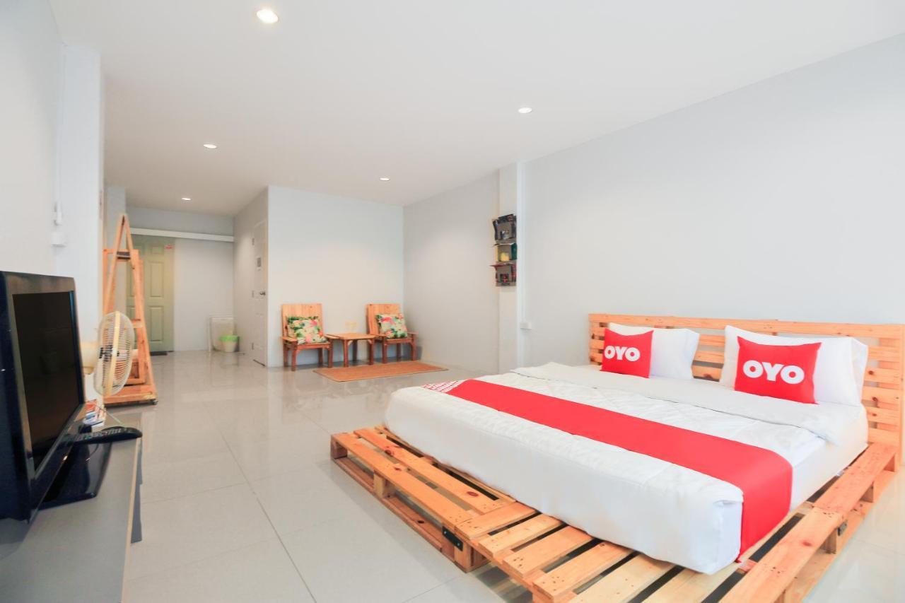 בנגקוק Oyo 421 Guyasuka Hostel & Cafe מראה חיצוני תמונה