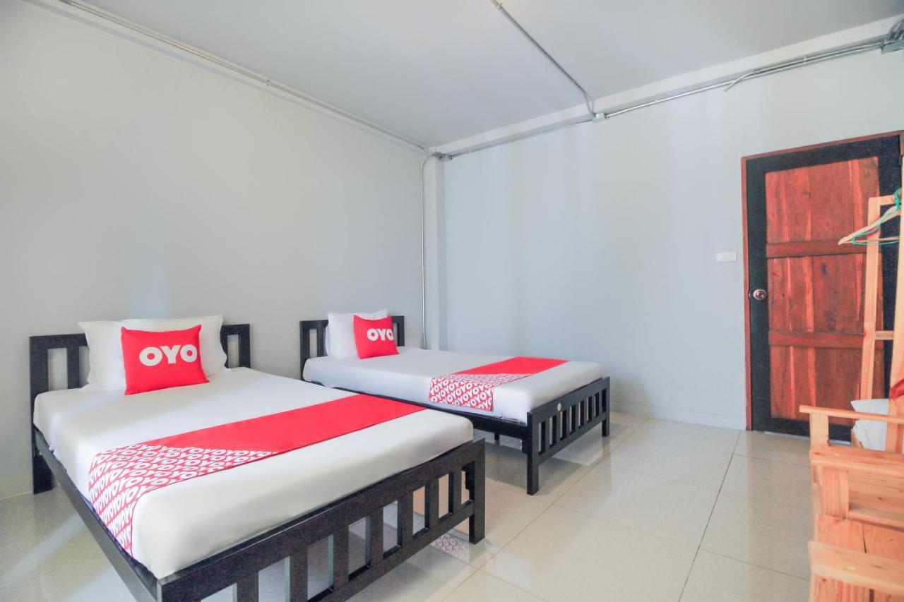 בנגקוק Oyo 421 Guyasuka Hostel & Cafe מראה חיצוני תמונה